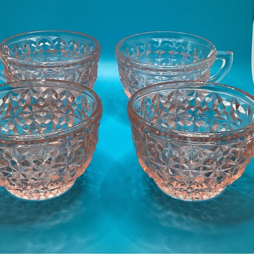 Set Of 4 Vintage Jeanette Glass Holiday Pink Buttons and Bows Tea Coffee Cups
